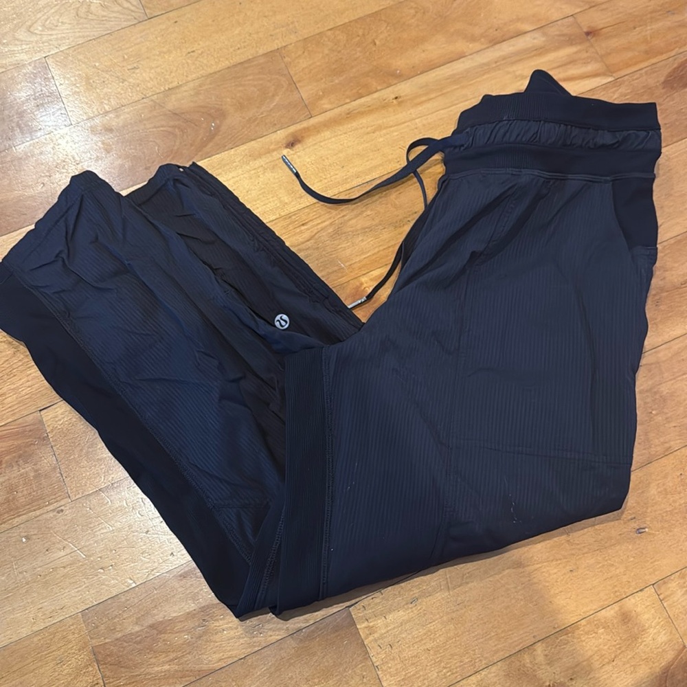Lululemon cropped studio  pants